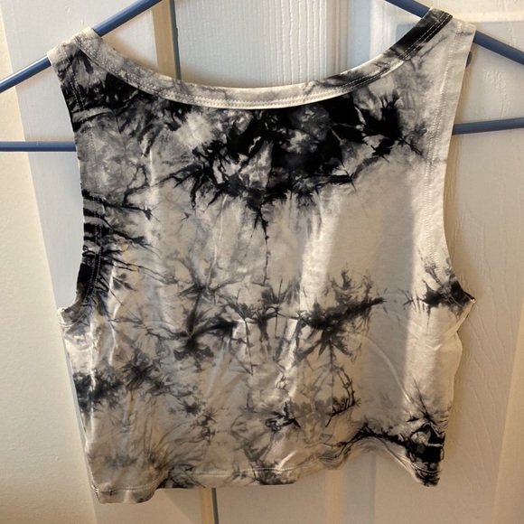 SweatyRocks sleeveless cropped top - Picture 4 of 4